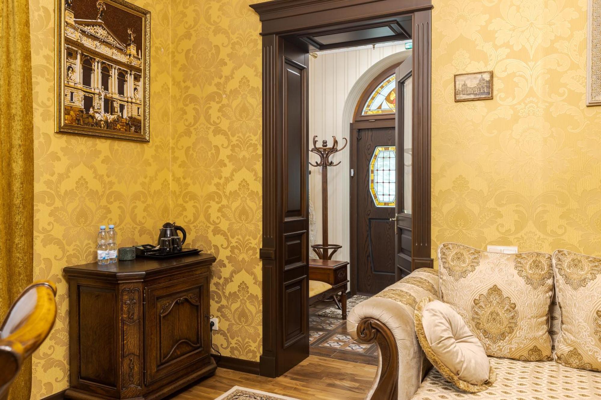 Luxury Boutique Andreevskiy Lviv Exterior photo