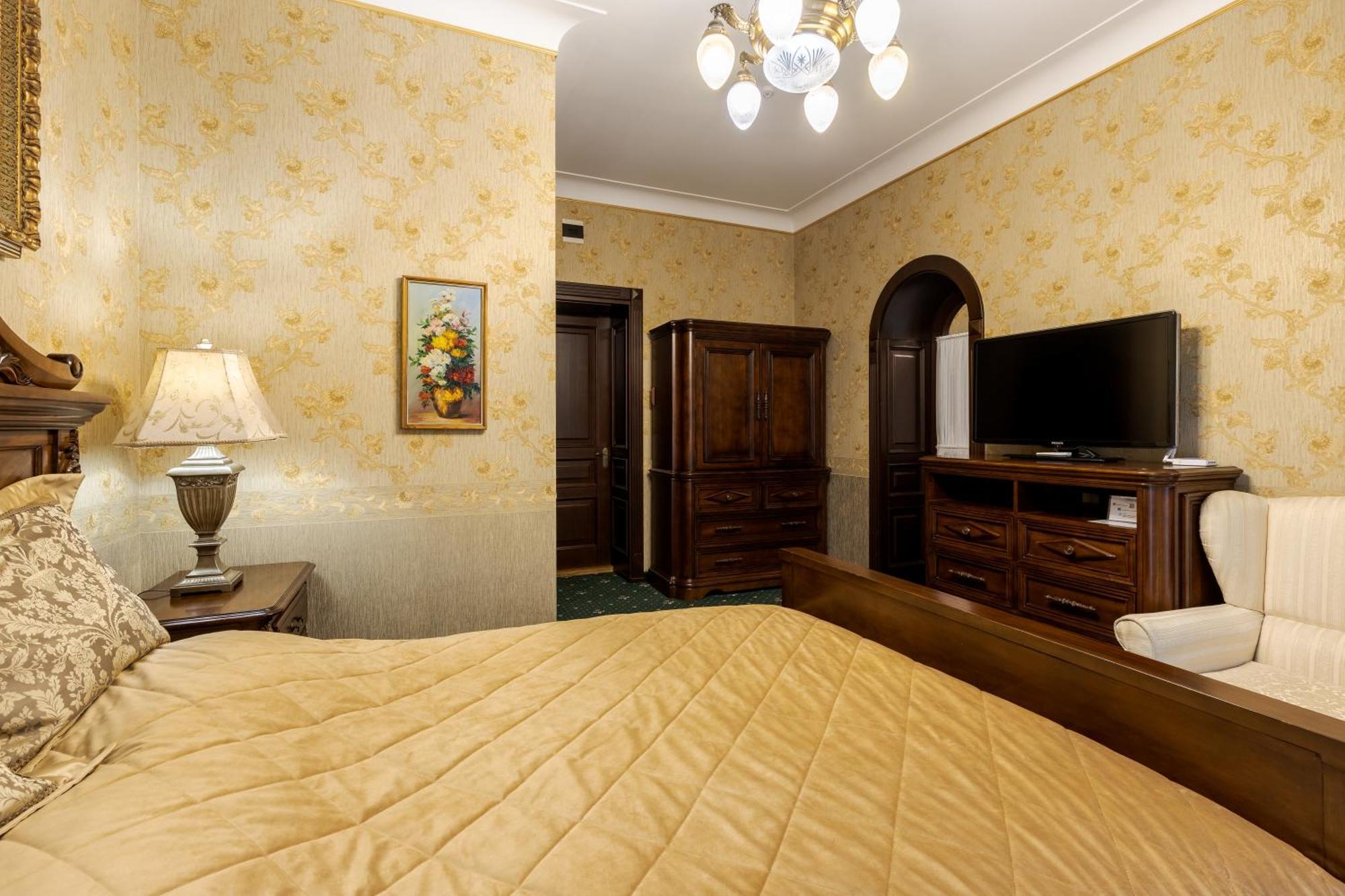 Luxury Boutique Andreevskiy Lviv Exterior photo