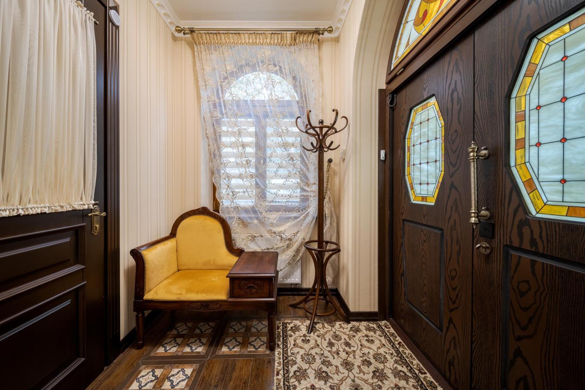 Luxury Boutique Andreevskiy Lviv Exterior photo