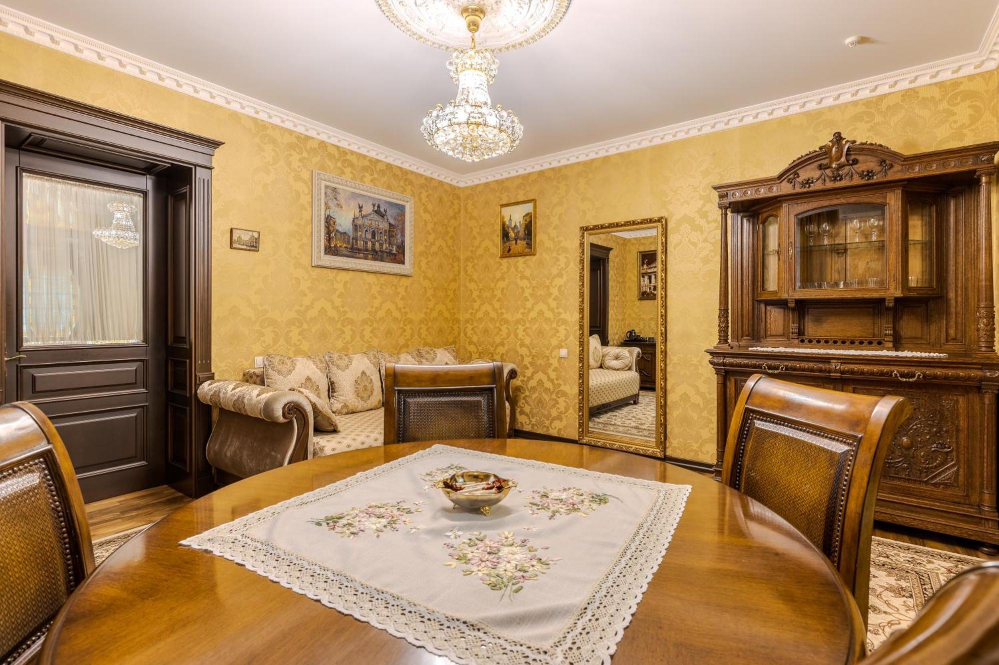 Luxury Boutique Andreevskiy Lviv Exterior photo