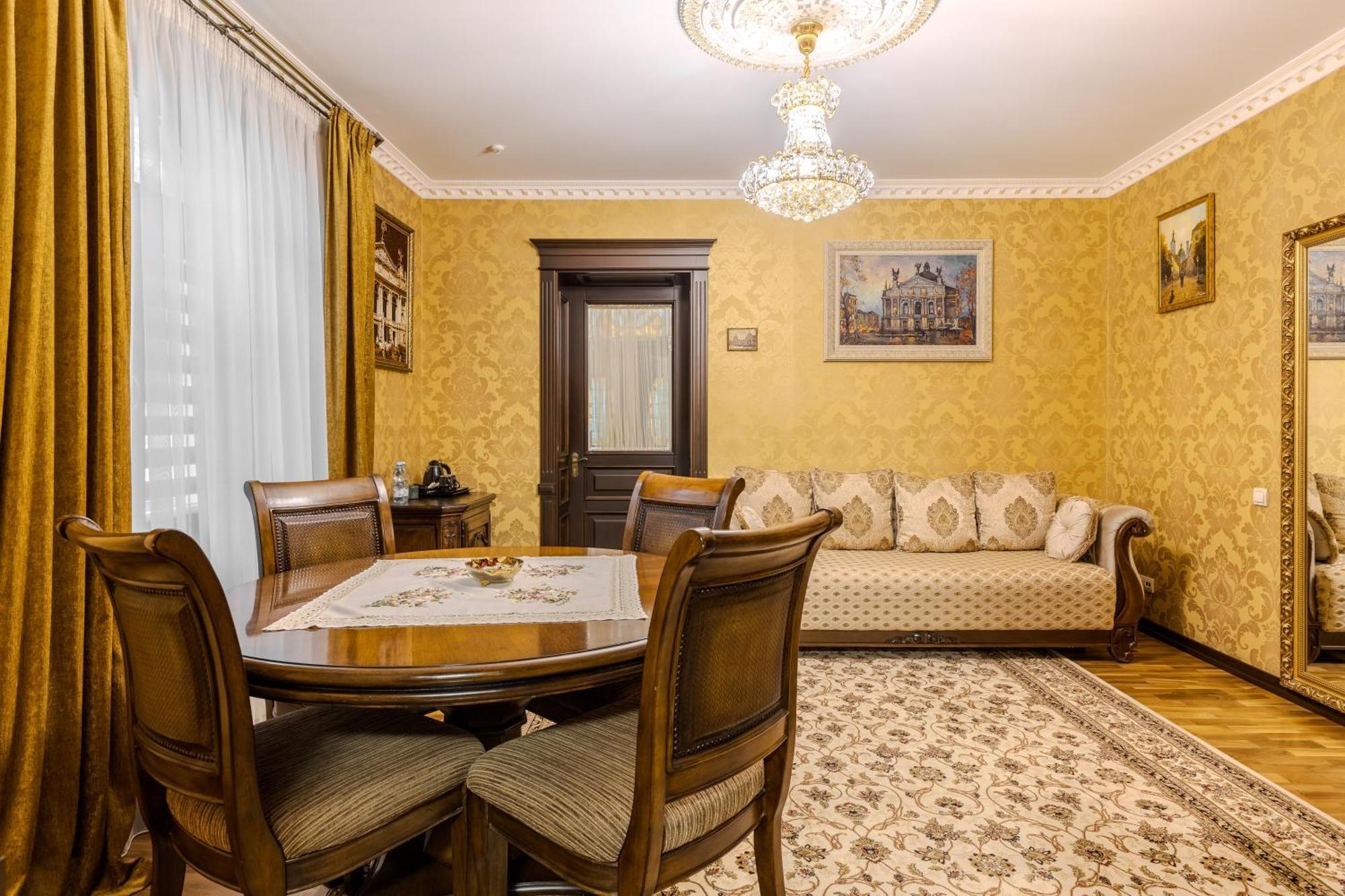 Luxury Boutique Andreevskiy Lviv Exterior photo